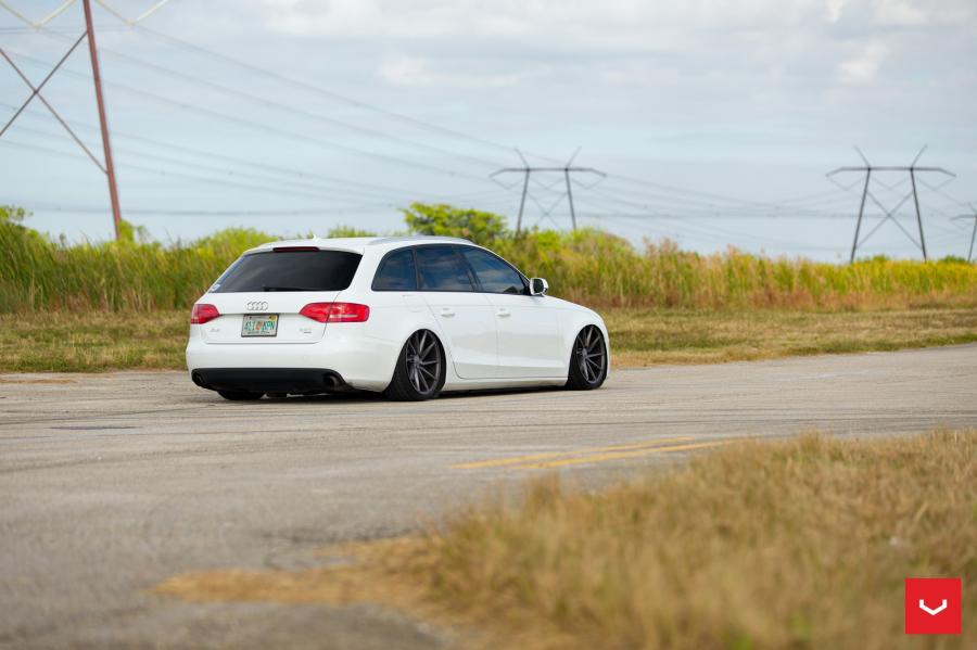  Audi A4 Avant 2.0T on Vossen Wheels (CVT) 2016 года  (фото 23 из 24)